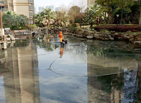 雨城景观池淤泥清理