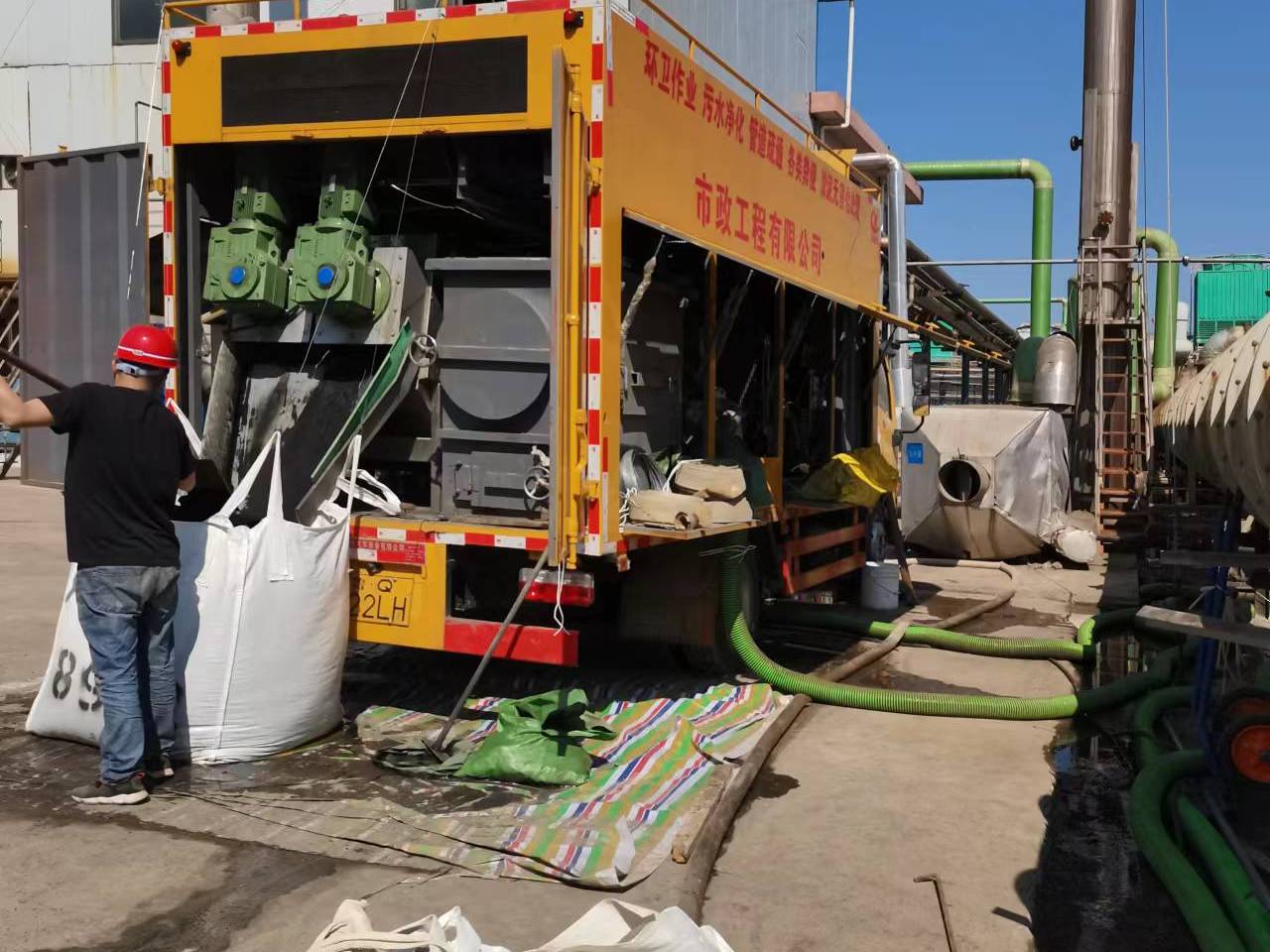 雨城淤泥压干处理